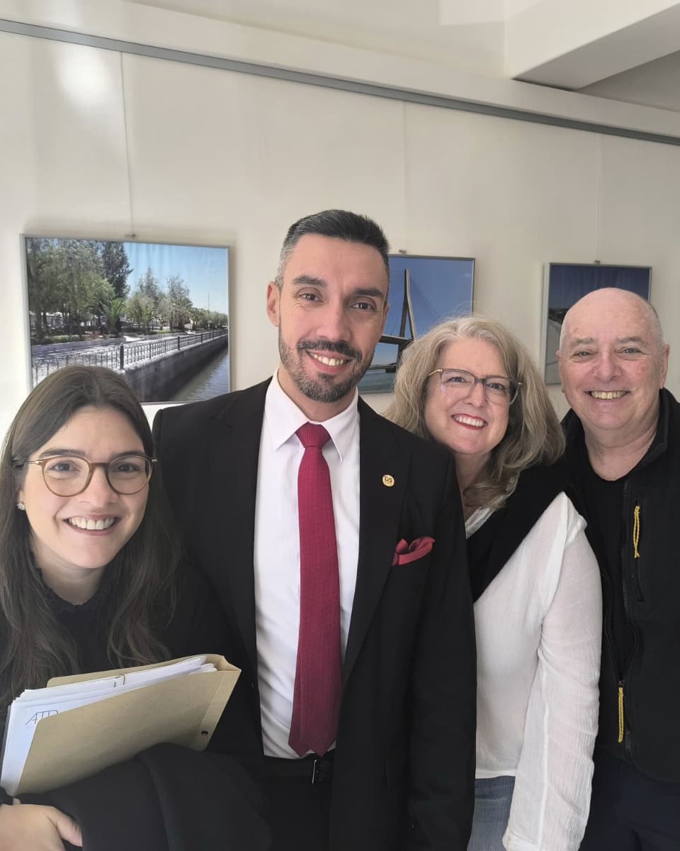 American couple signs mortgage deed in Portugal with Algarve mortgage broker
